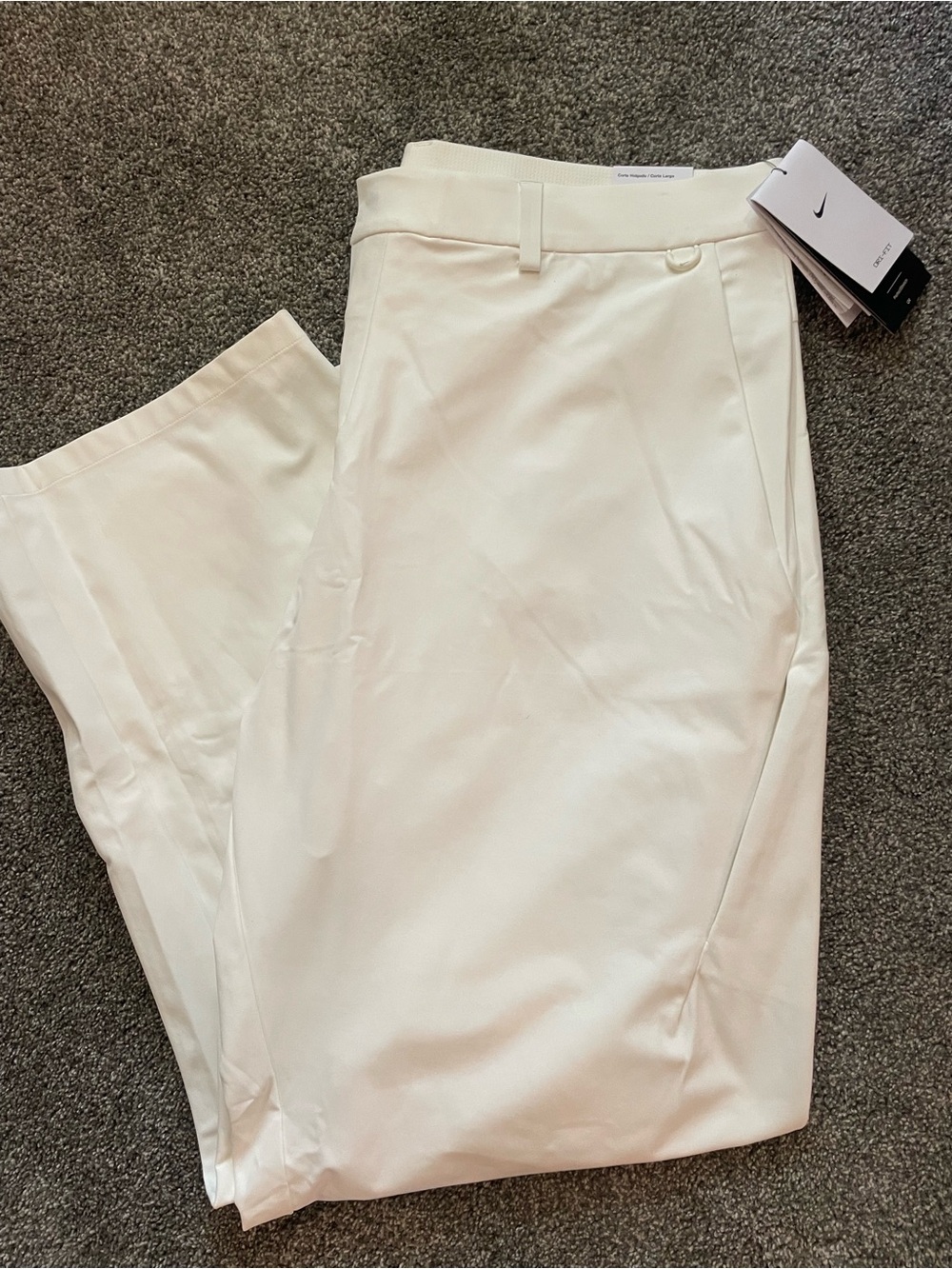 Nike Cream/White Men's golf Performance.
36X32
Lose fit, wide legged
